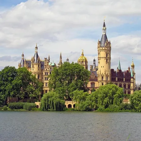 Dachgefluester Schwerin (Mecklenburg-Vorpommern)