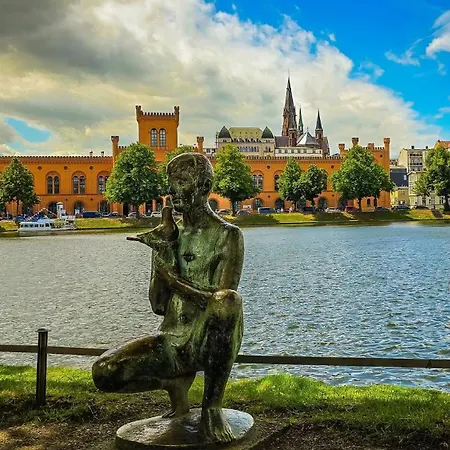 Dachgefluester * Schwerin (Mecklenburg-Vorpommern)